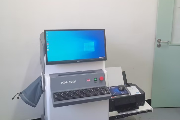 雙能X射線骨密度儀：準確測量骨密度，助力骨質(zhì)疏松防治，守護骨骼健康